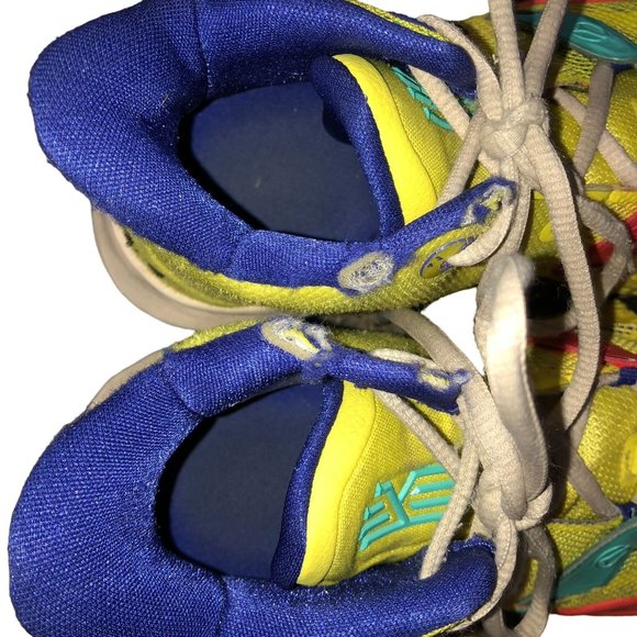 Nike Kyrie 7 Sneakers Youth 4Y Used 1 World 1 People CT4080-700 Some Wear - Picture 4 of 16